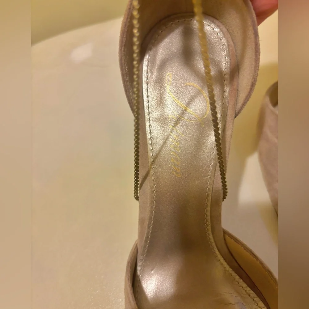 Vero Cuoio Tan Suede Heels with gold chain size 5.5 - Picture 8 of 10